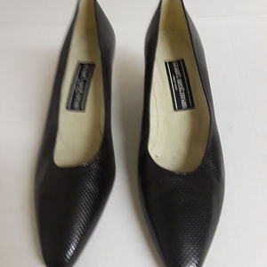 Stuart Weitzman black pumps 2-in. heels sz 7AA